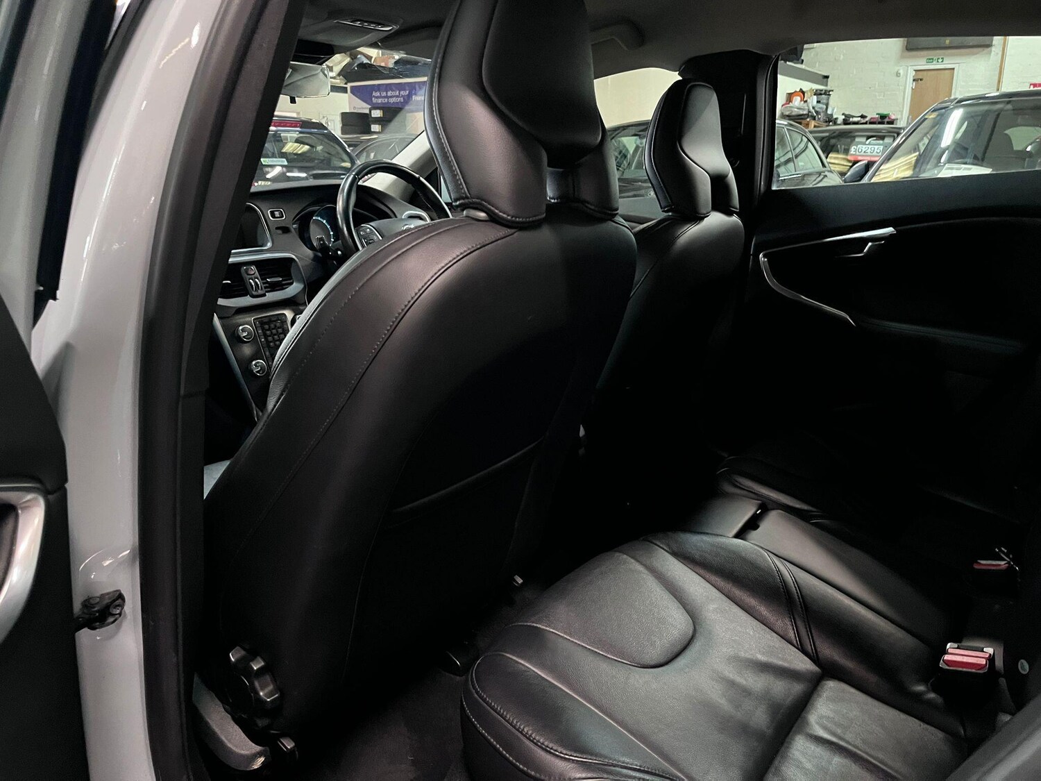 Used Volvo V40 2014 for sale - 77478699: Photo 25