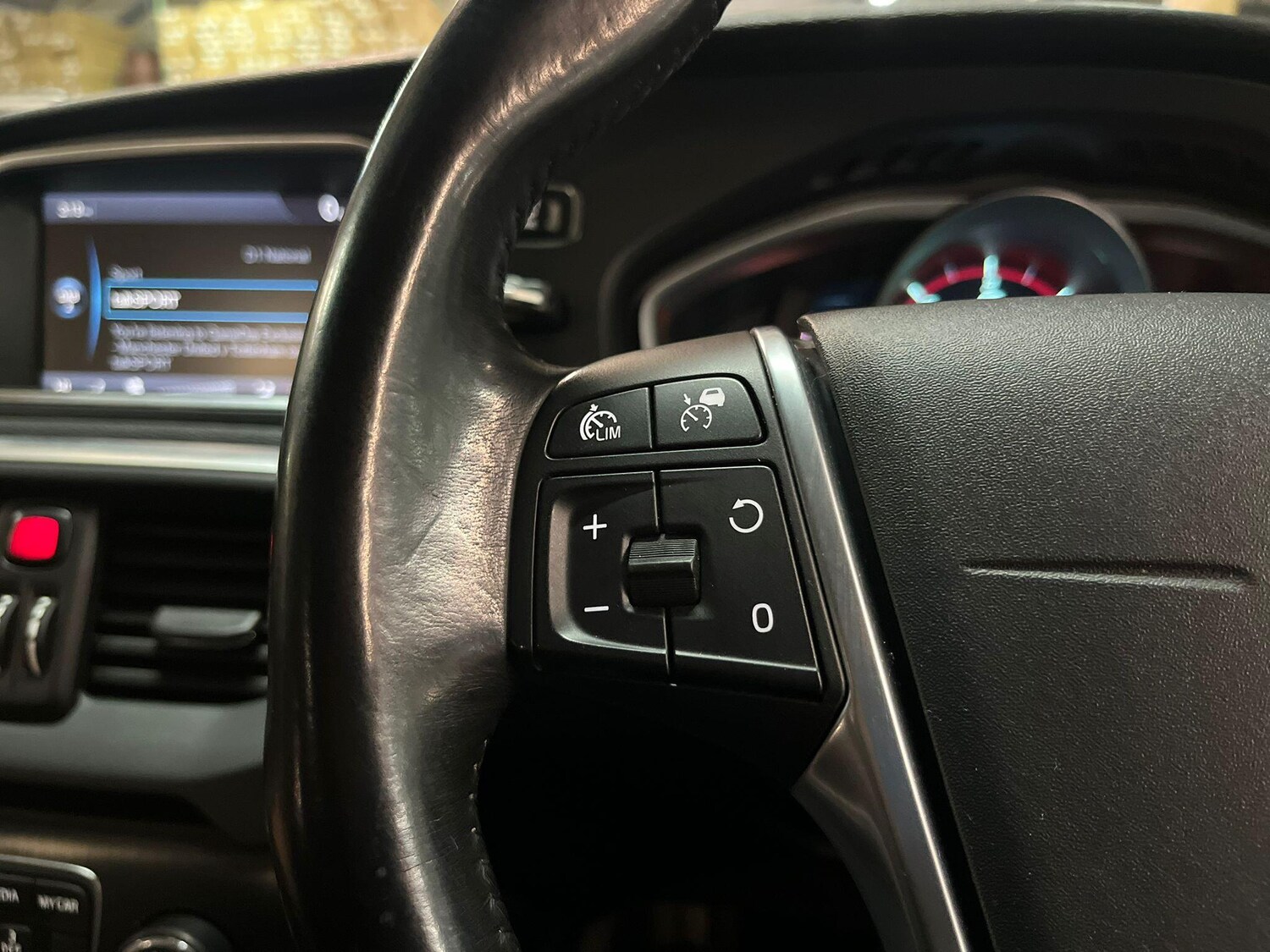 Used Volvo V40 2014 for sale - 77478699: Photo 27