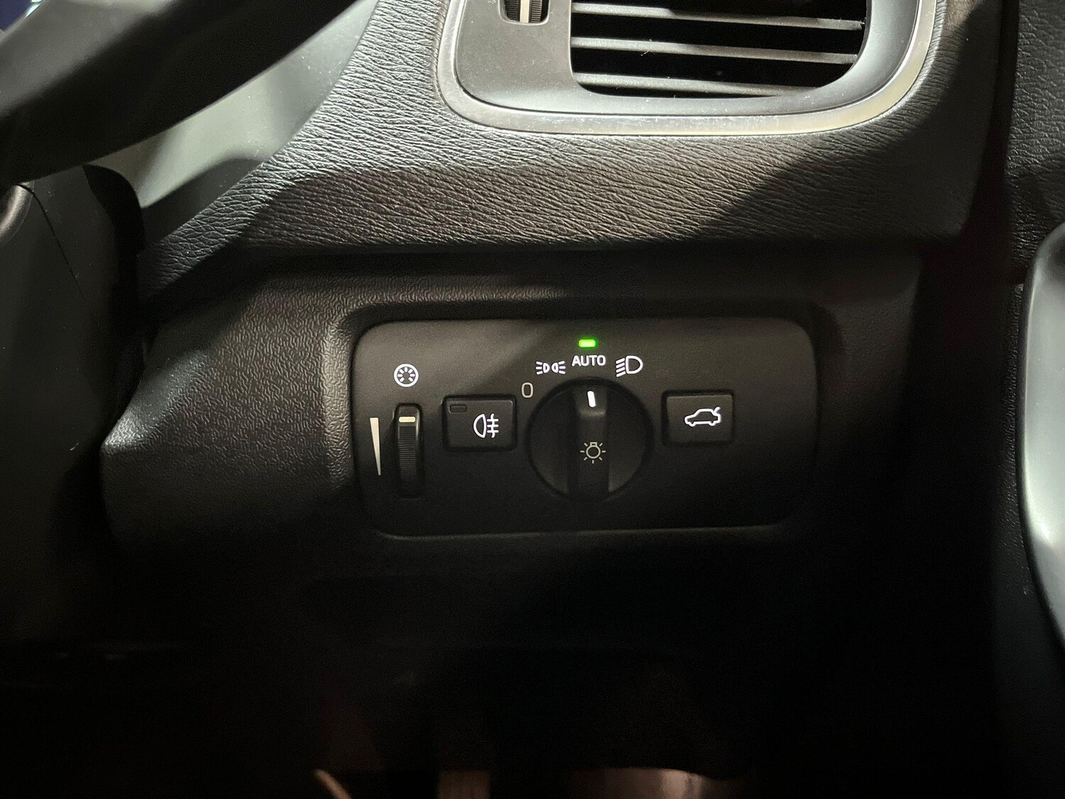 Used Volvo V40 2014 for sale - 77478699: Photo 29