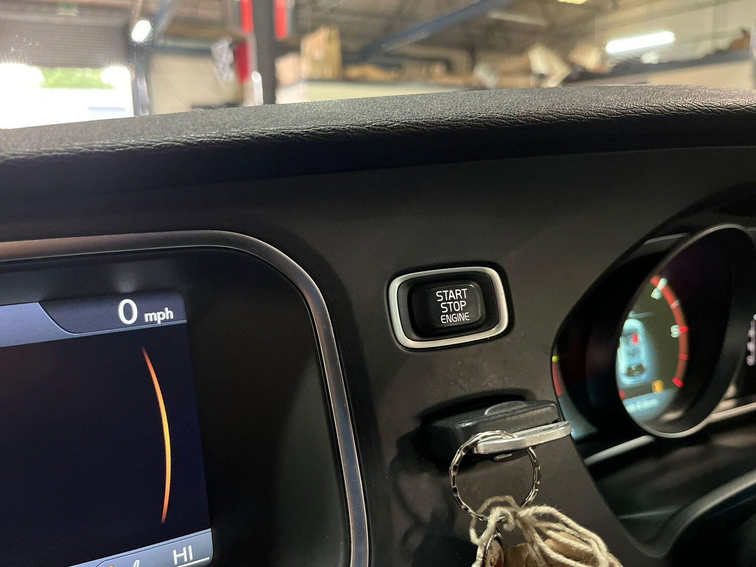 Used Volvo V40 2014 for sale - 77478699: Photo 31