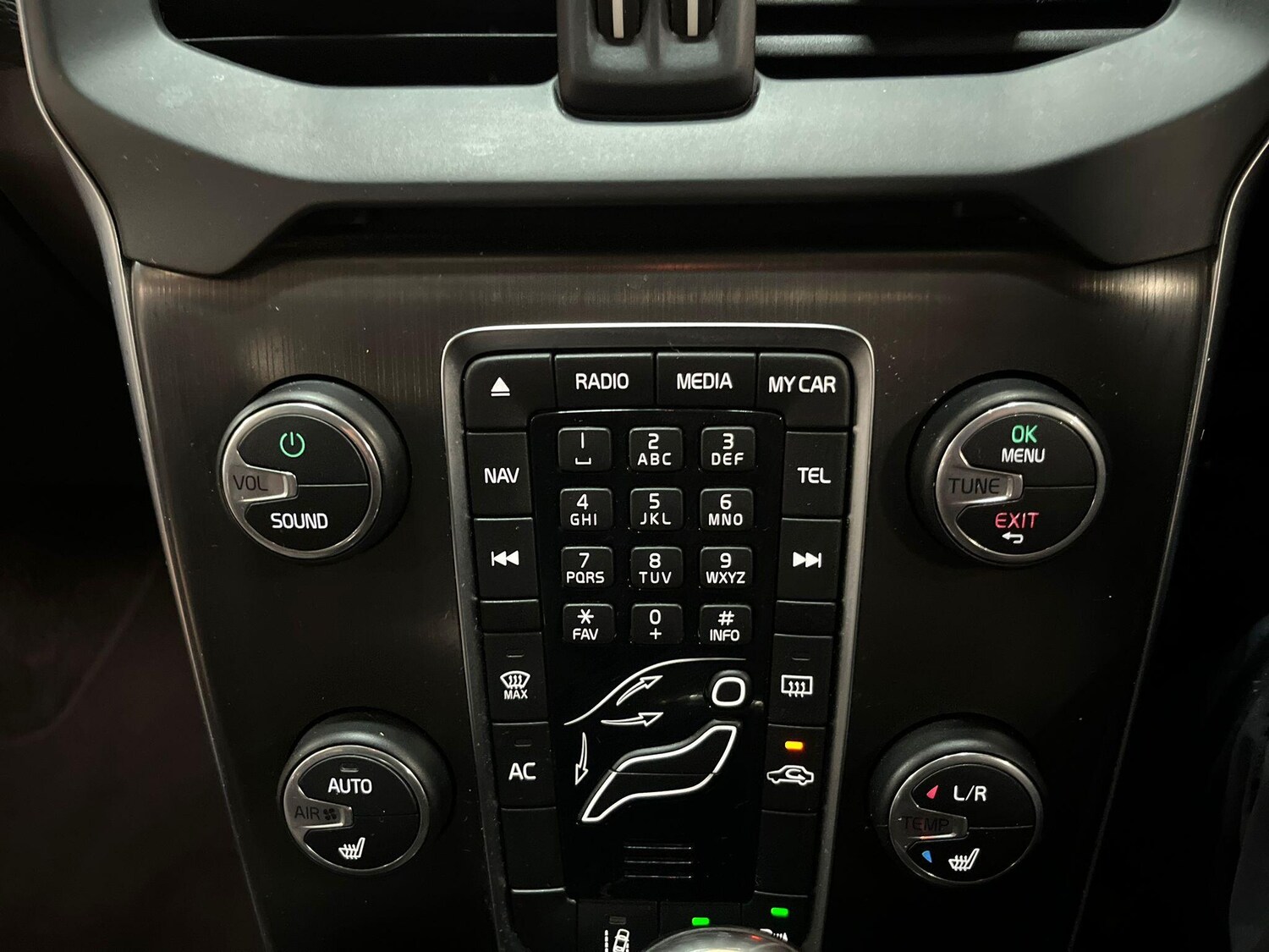 Used Volvo V40 2014 for sale - 77478699: Photo 35