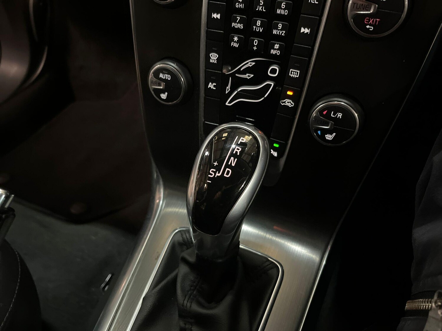 Used Volvo V40 2014 for sale - 77478699: Photo 36