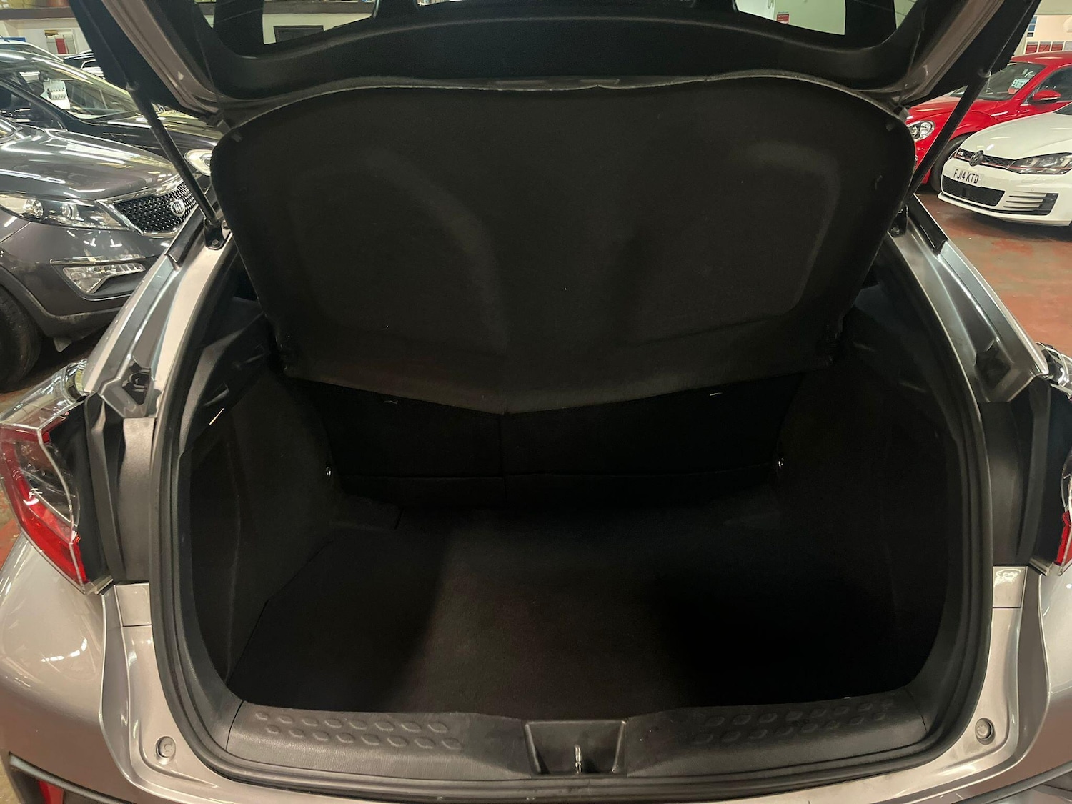 Used Toyota C-HR for sale - 76727886: Photo 16