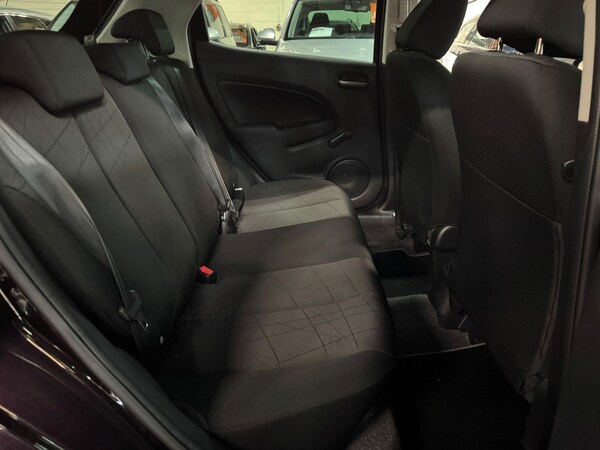 Used Mazda Mazda2 2013 for sale - 76042305: Photo 21