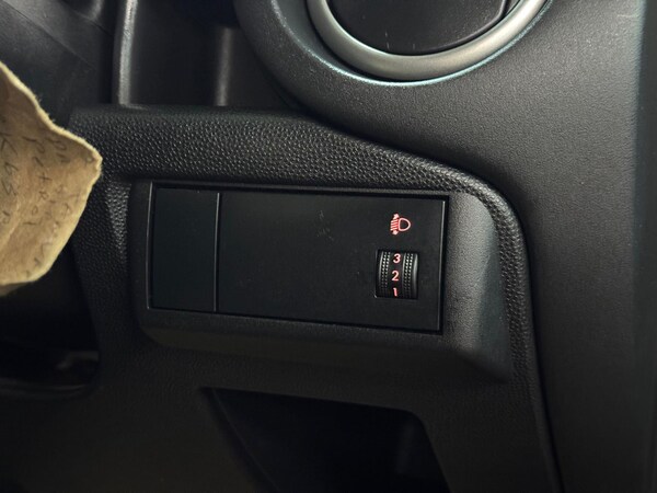 Used Mazda Mazda2 2013 for sale - 76042305: Photo 32