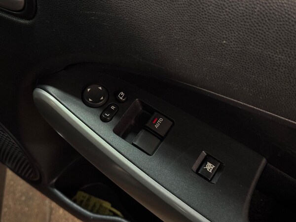 Used Mazda Mazda2 2013 for sale - 76042305: Photo 33