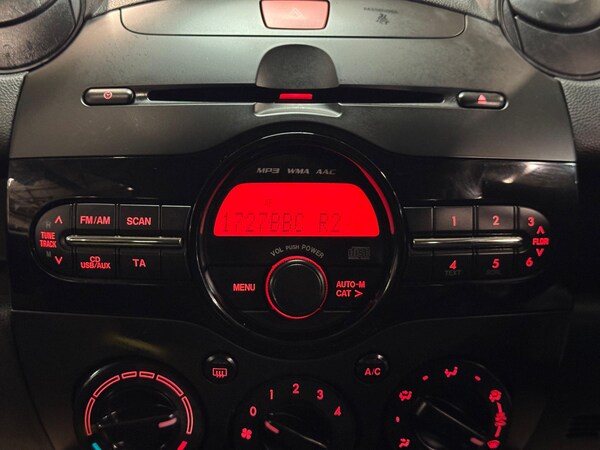 Used Mazda Mazda2 2013 for sale - 76042305: Photo 34