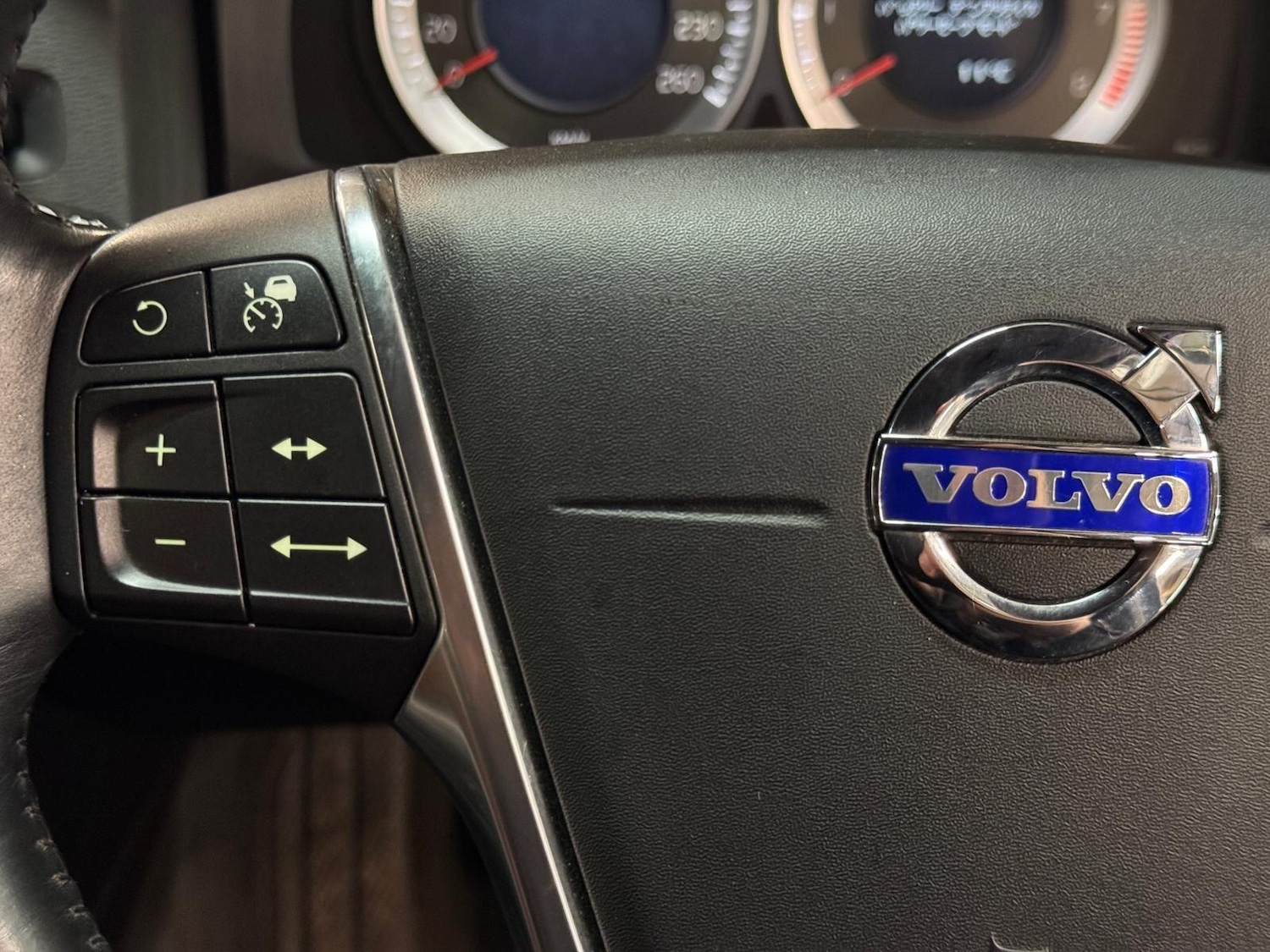 Used Volvo V60 for sale - 77175701: Photo 37