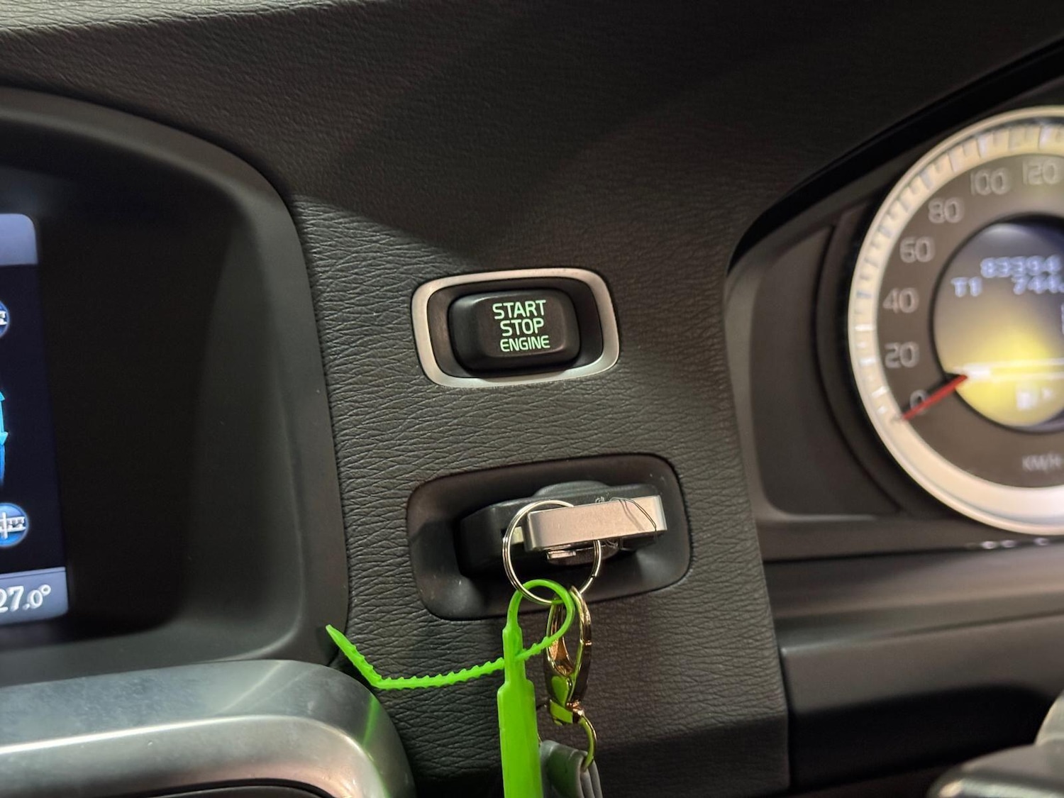 Used Volvo V60 for sale - 77175701: Photo 38