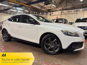 Used Volvo V40 Cross Country 2015 for sale - 79168550: Photo