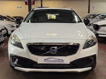 Used Volvo V40 Cross Country 2015 for sale - 79168550: Photo