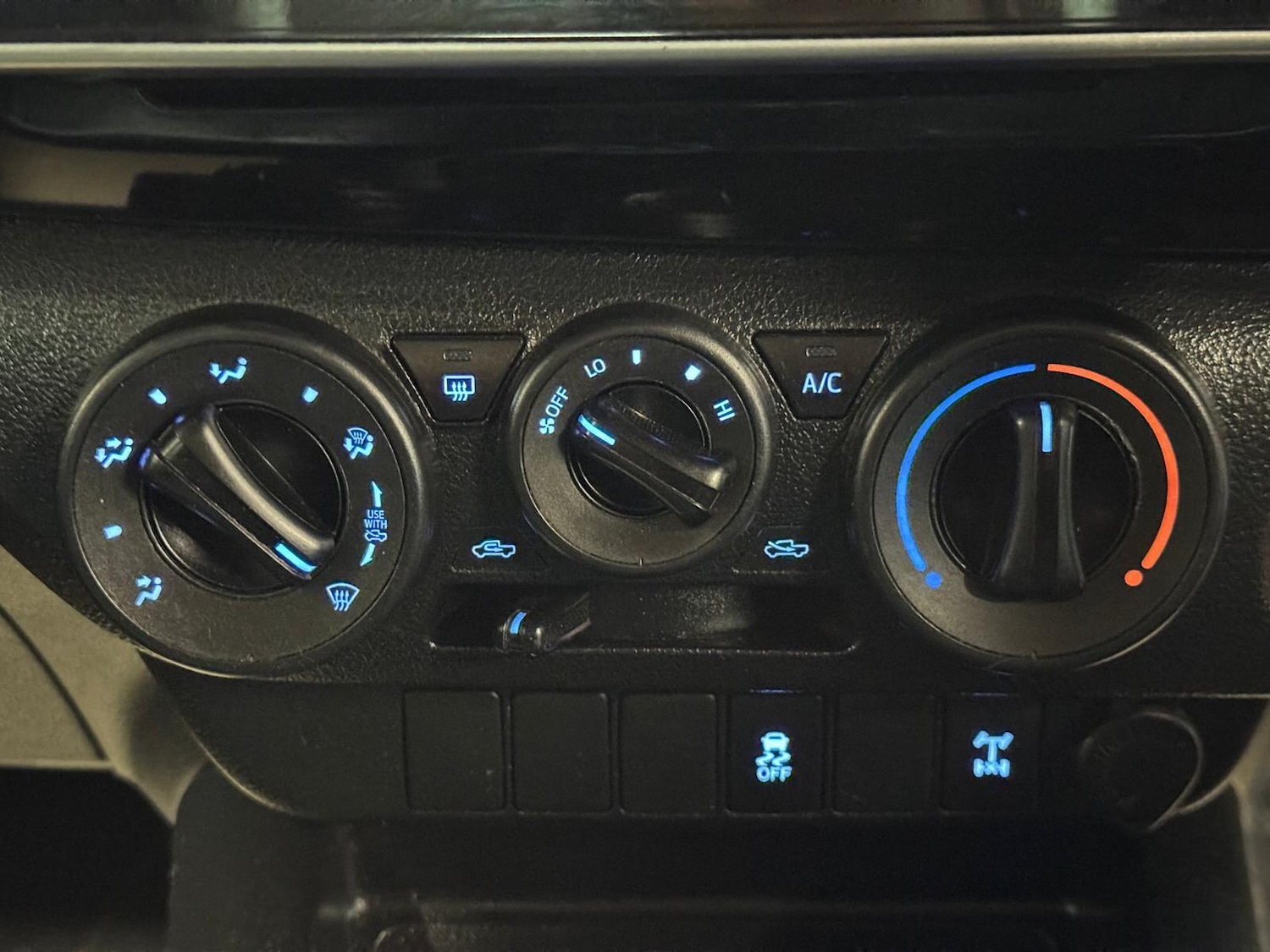 Used Toyota Hilux 2020 for sale - 77695461: Photo 35