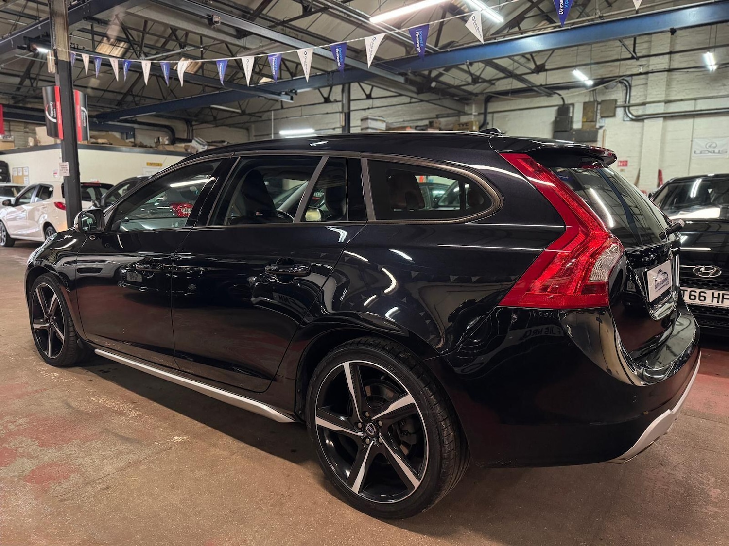 Used Volvo V60 for sale - 77376734: Photo 4