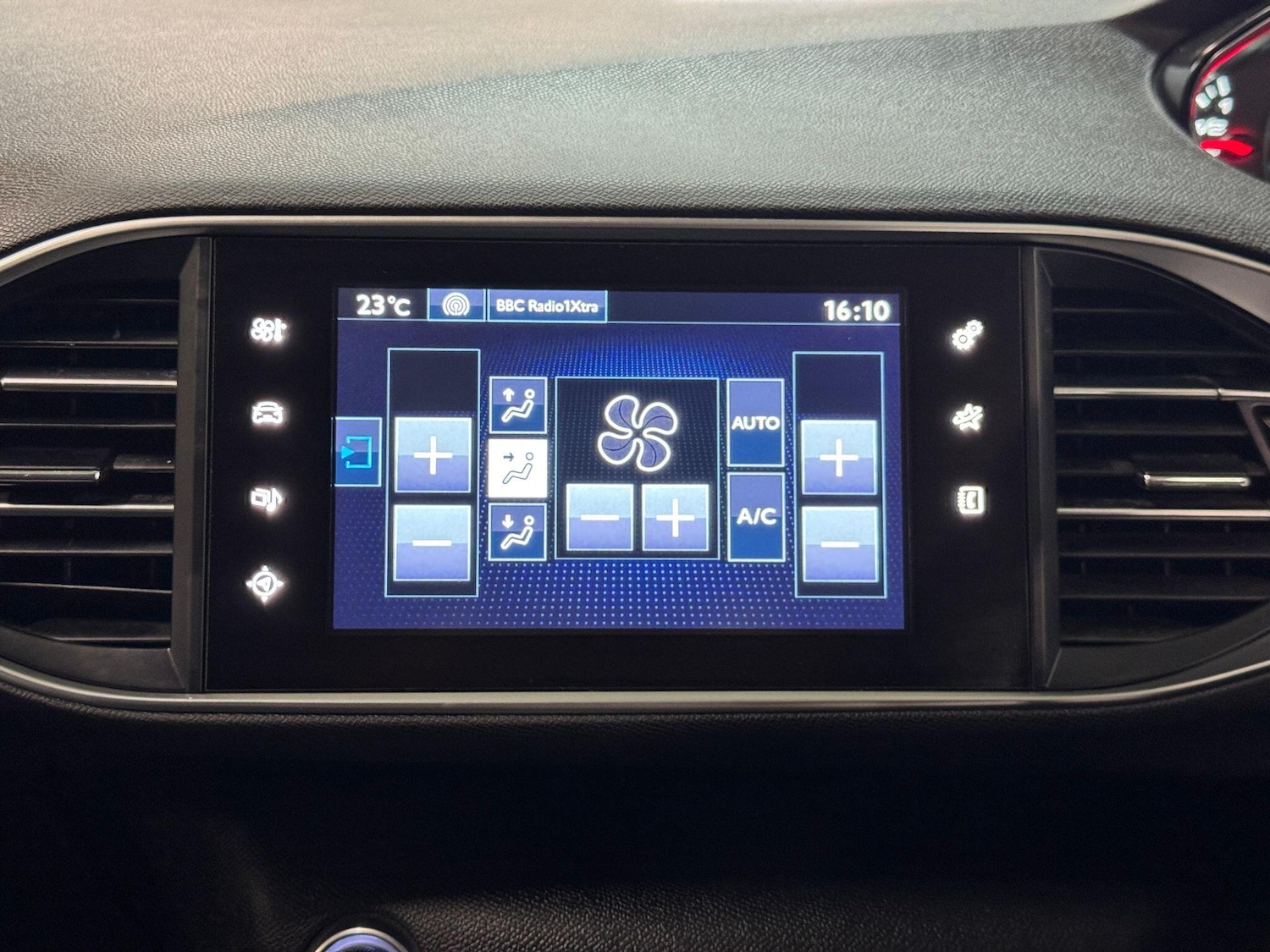 Used Peugeot 308 SW 2017 for sale - 76043376: Photo 33