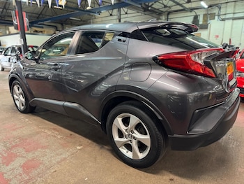 Used Toyota C-HR 2017 for sale - 77050091: Photo