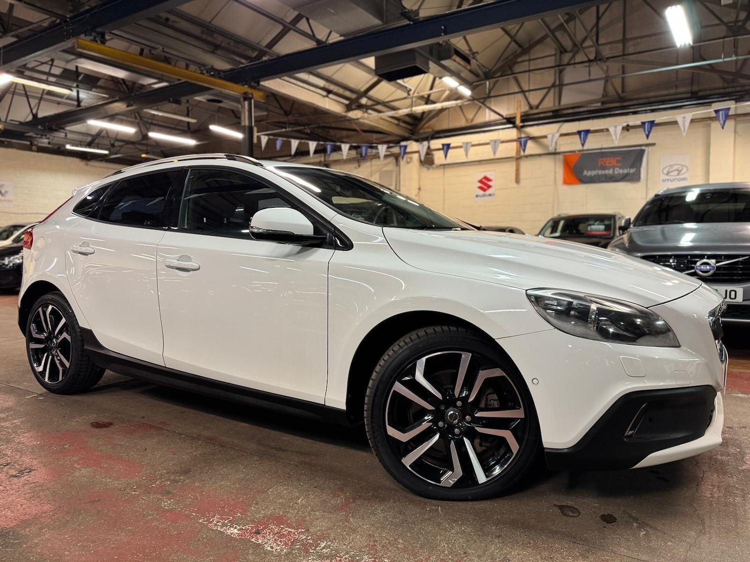 Used Volvo V40 Cross Country for sale - 76899423: Photo 17