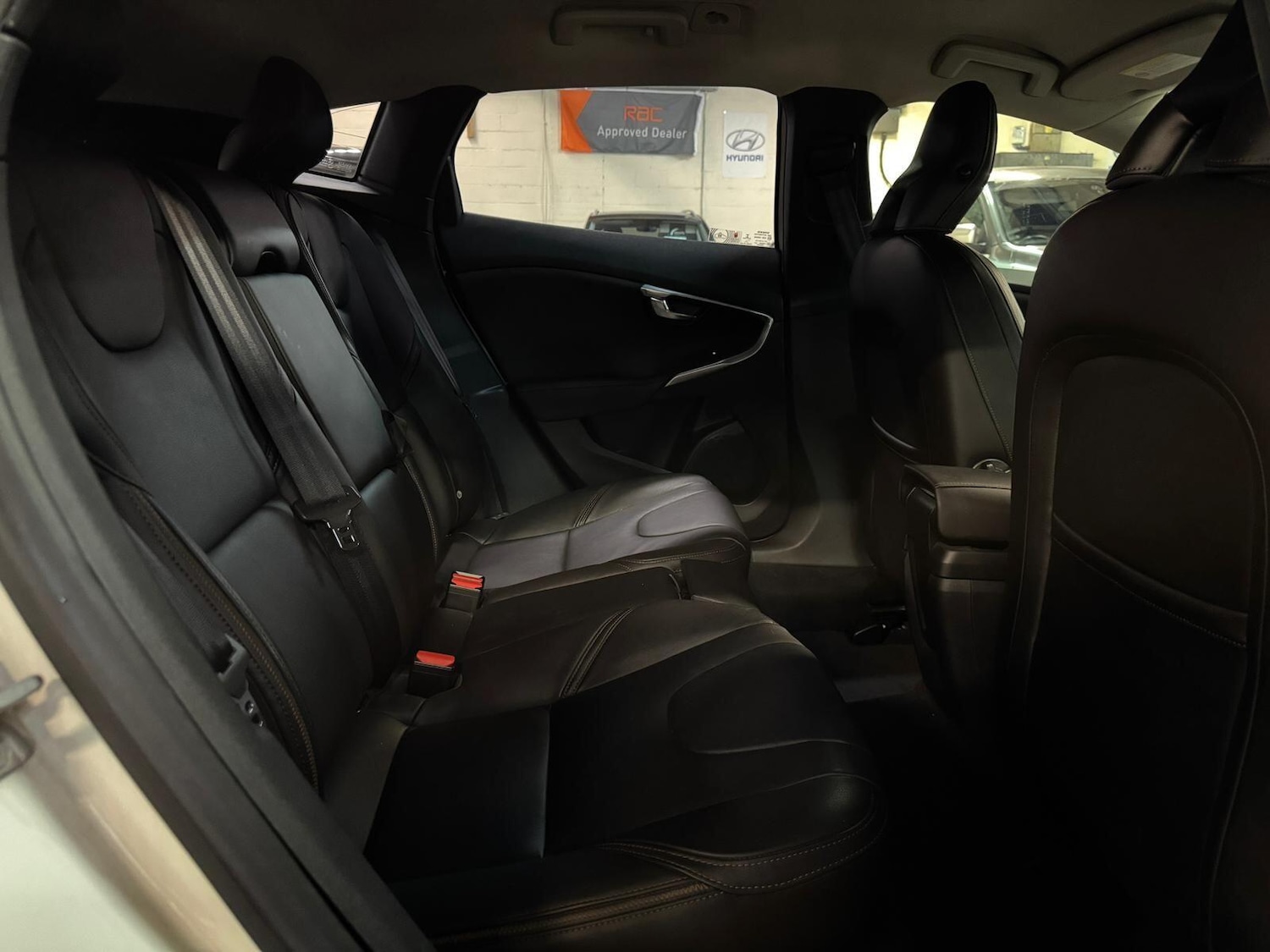 Used Volvo V40 Cross Country for sale - 76899423: Photo 24