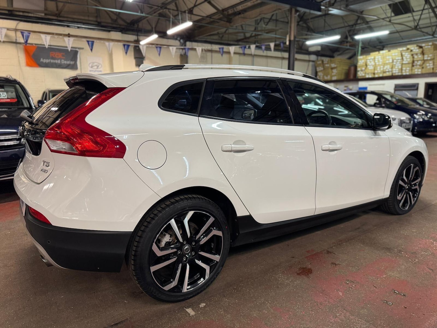 Used Volvo V40 Cross Country for sale - 76899423: Photo 3