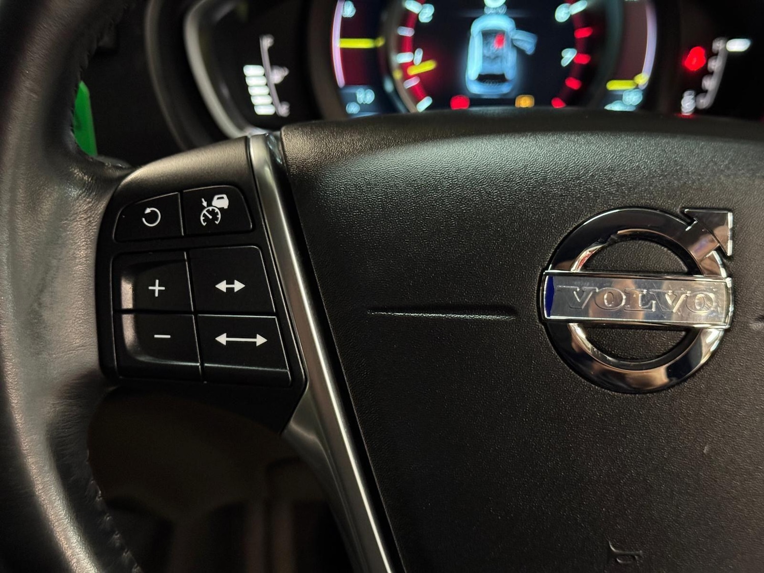 Used Volvo V40 Cross Country for sale - 76899423: Photo 37