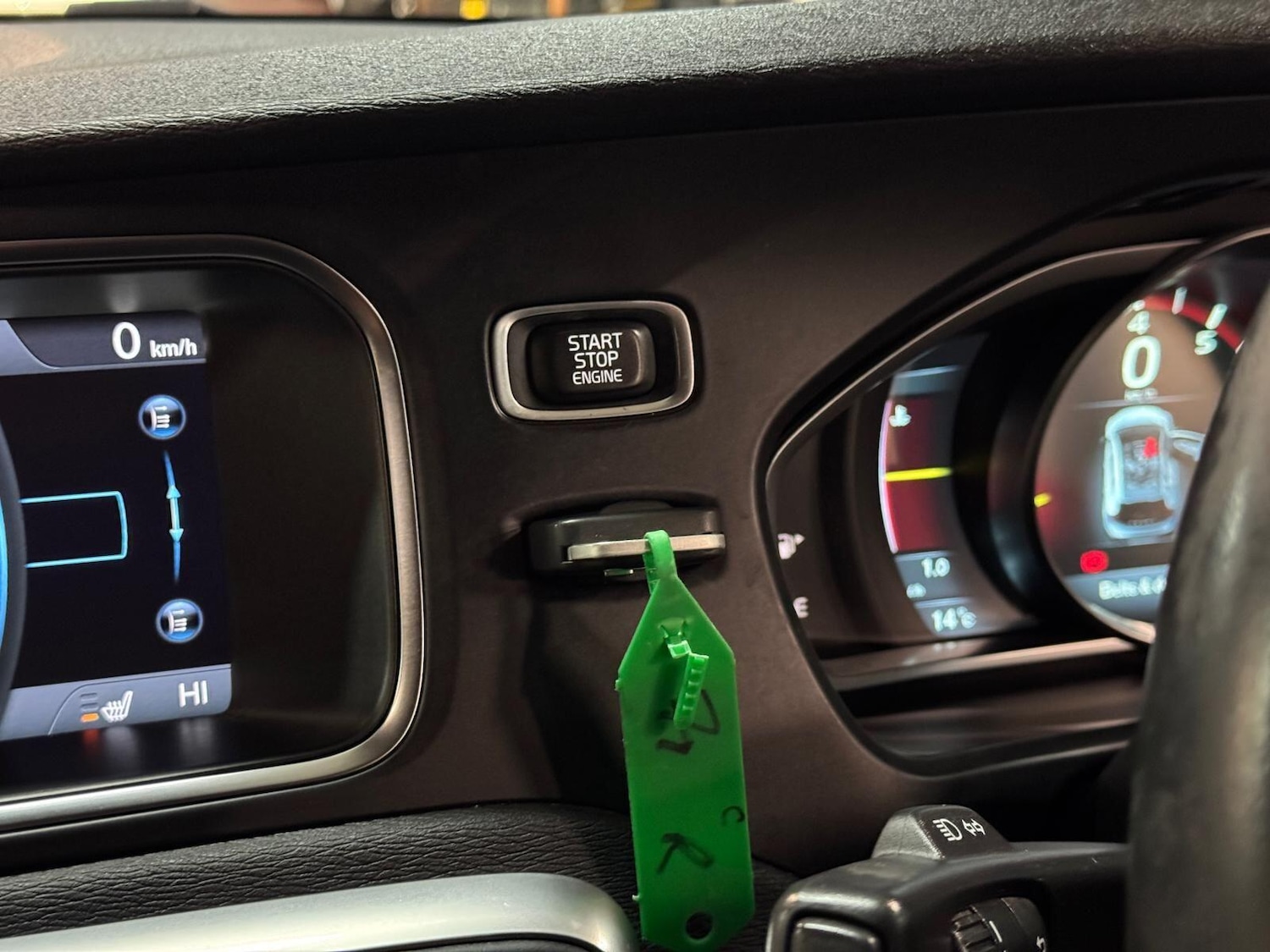 Used Volvo V40 Cross Country for sale - 76899423: Photo 38