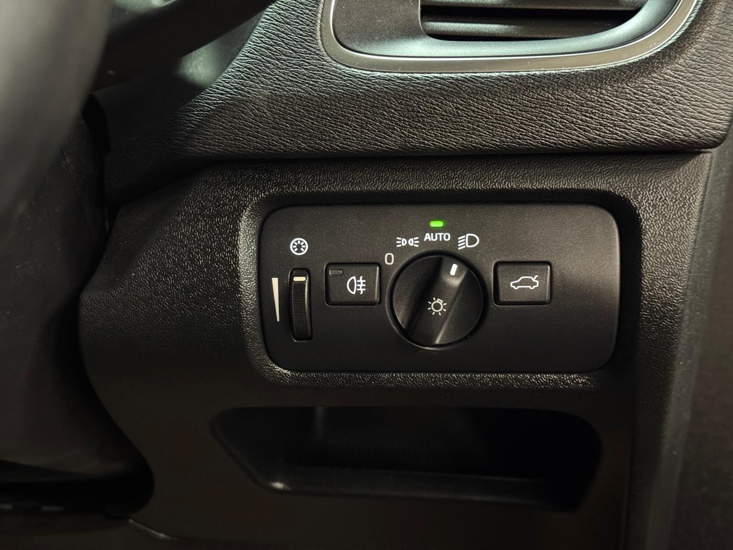 Used Volvo V40 Cross Country for sale - 76899423: Photo 39