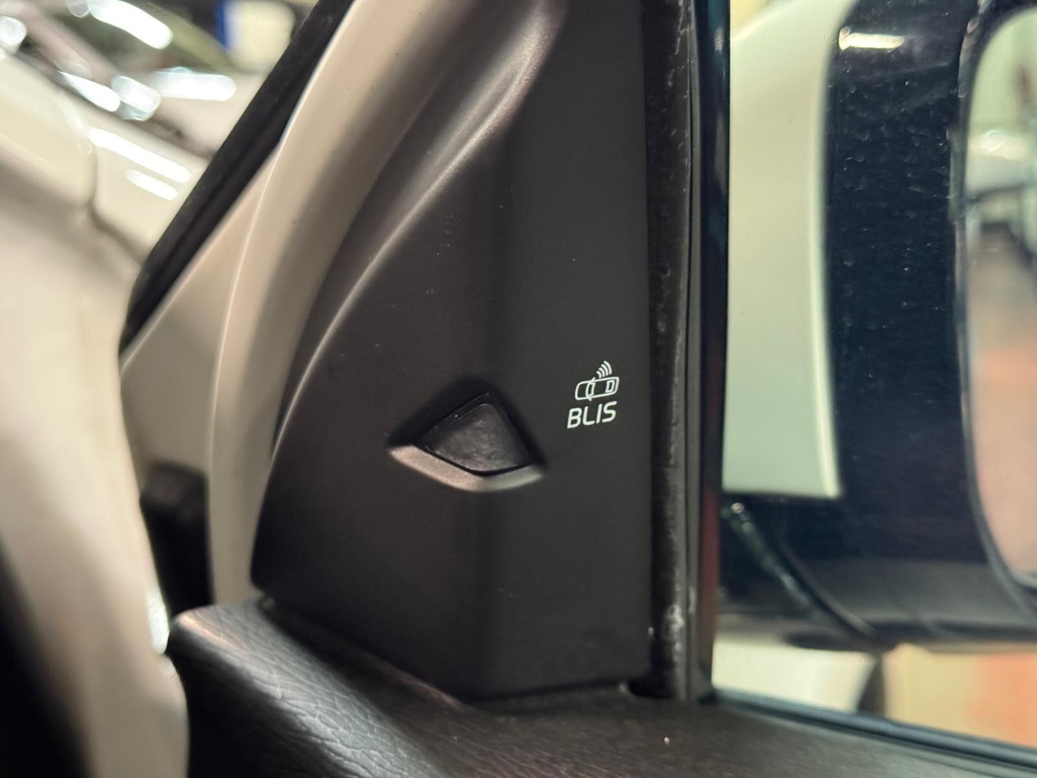 Used Volvo V40 Cross Country for sale - 76899423: Photo 40