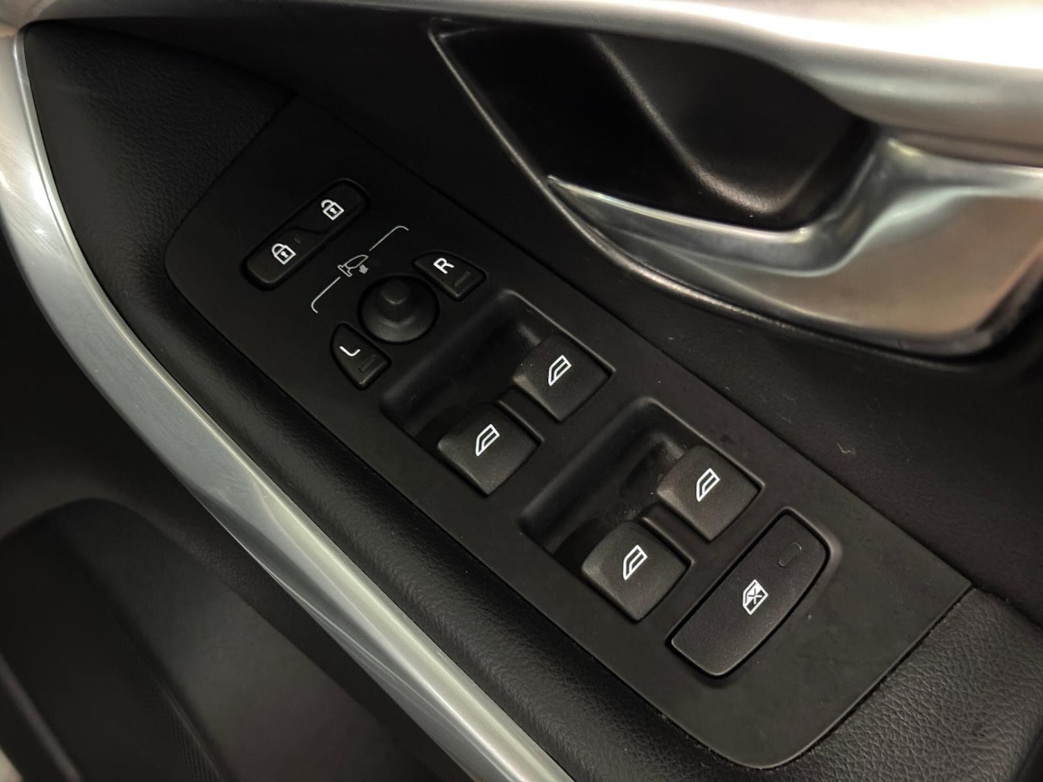 Used Volvo V40 Cross Country for sale - 76899423: Photo 41