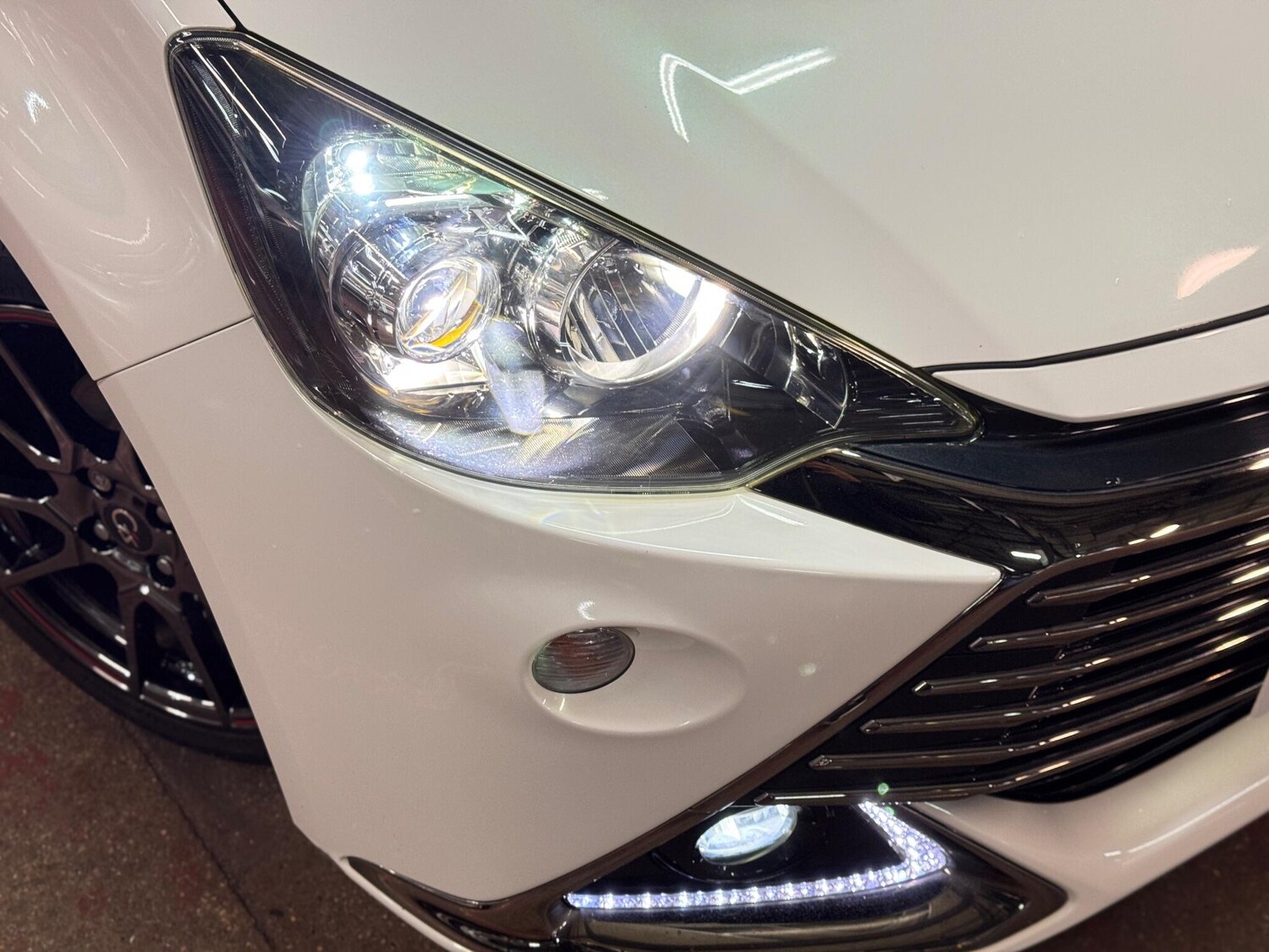 Used Toyota Aqua for sale - 76476560: Photo 11