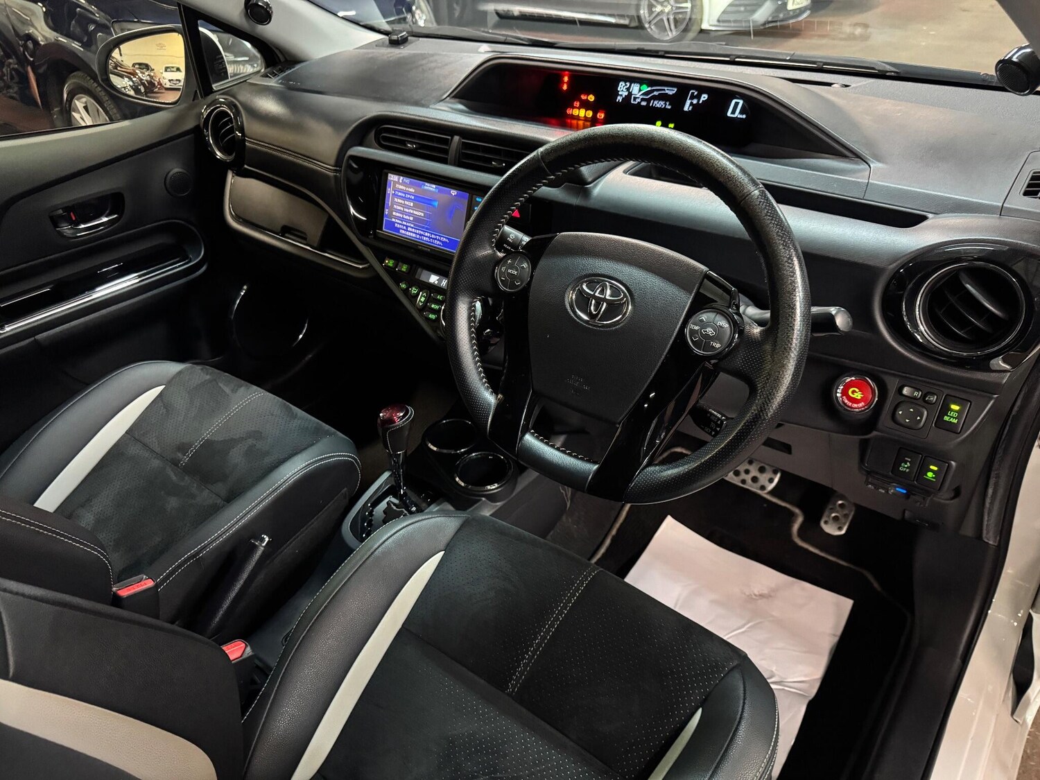 Used Toyota Aqua for sale - 76476560: Photo 20