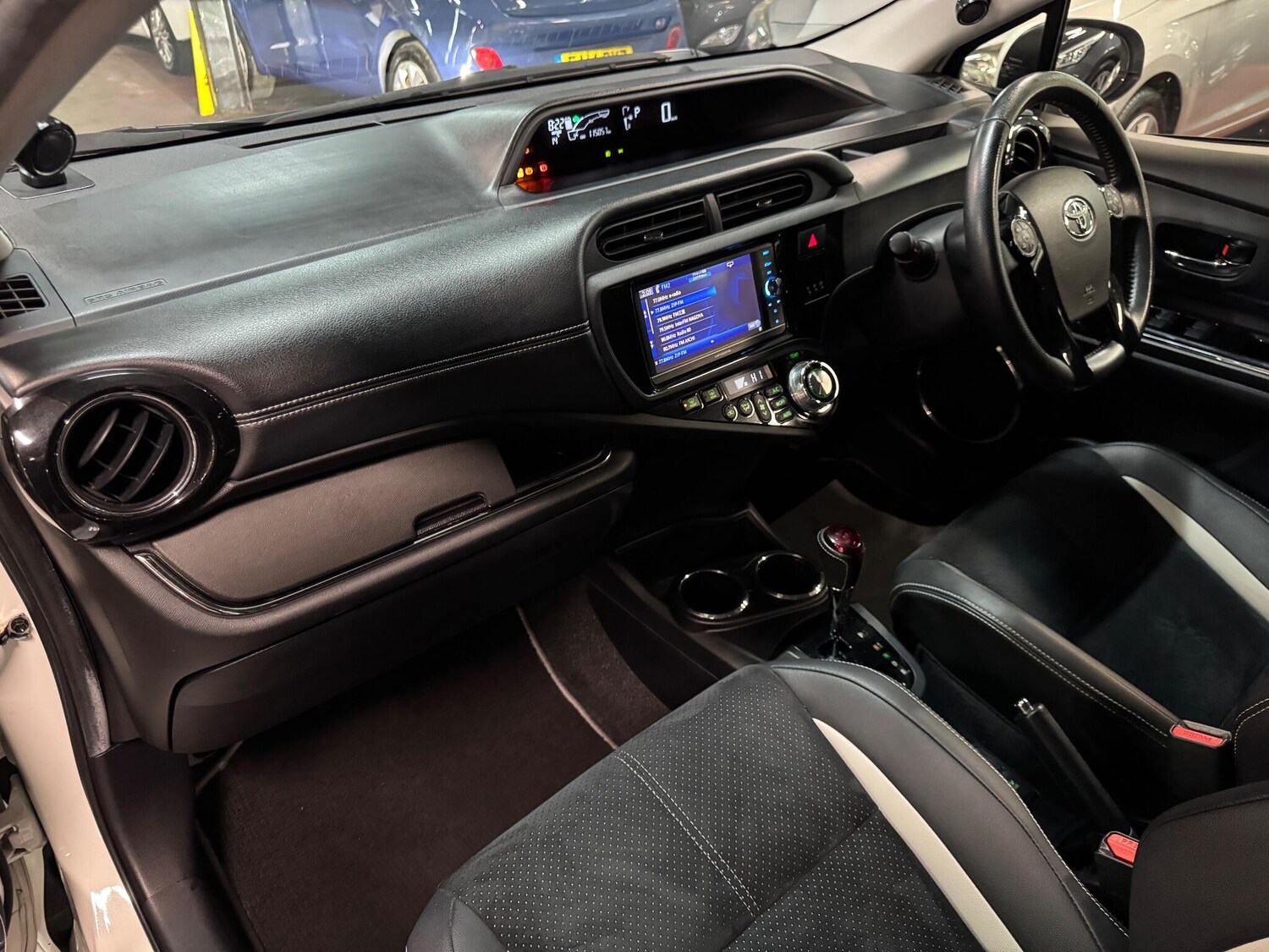 Used Toyota Aqua for sale - 76476560: Photo 23