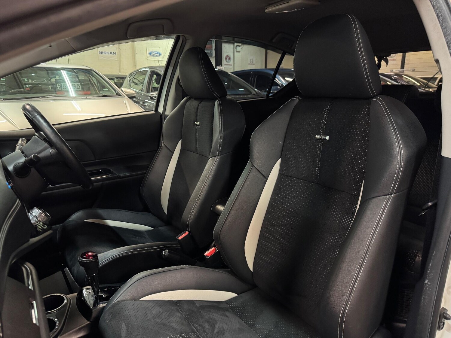 Used Toyota Aqua for sale - 76476560: Photo 24