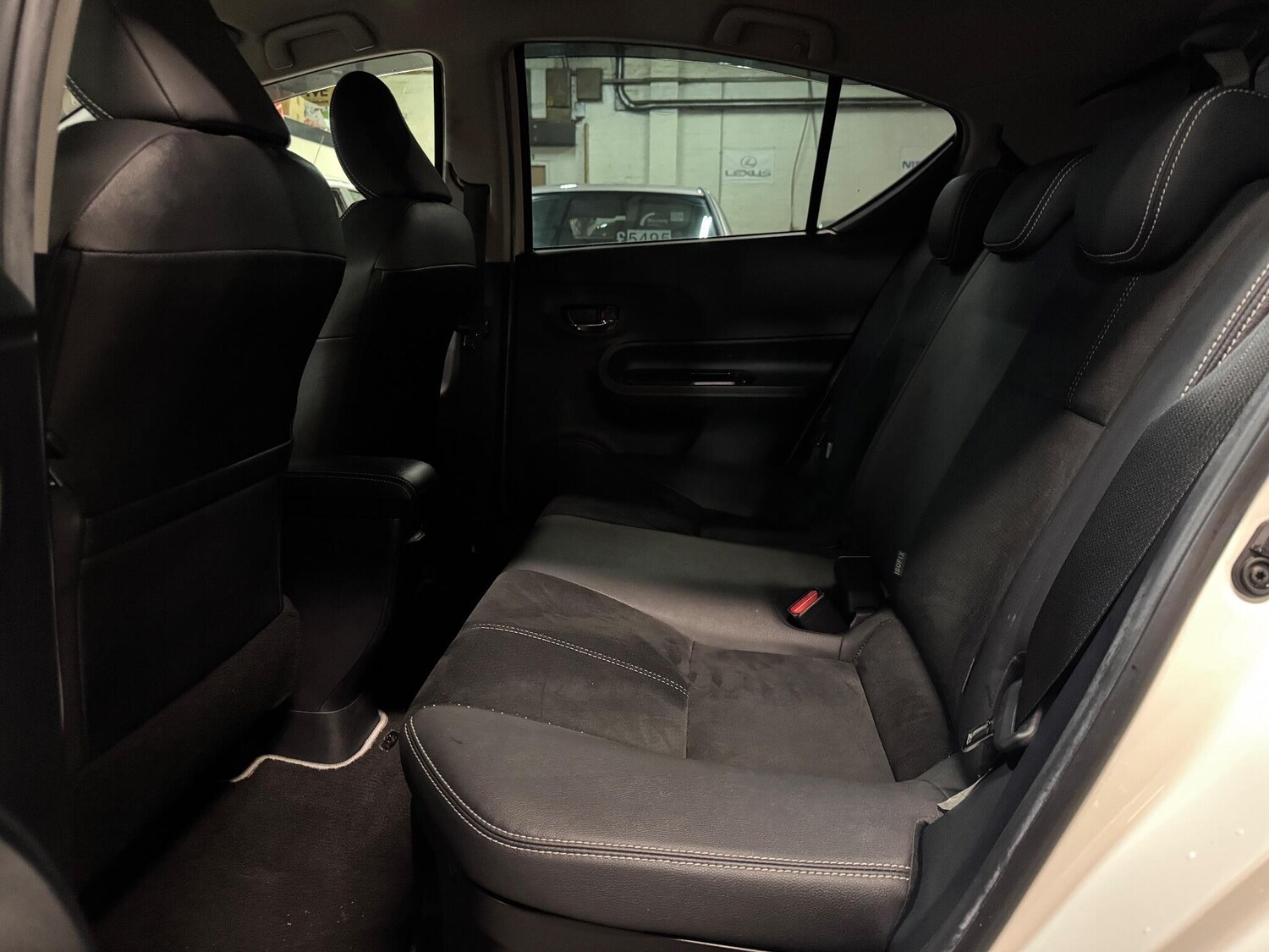 Used Toyota Aqua for sale - 76476560: Photo 28