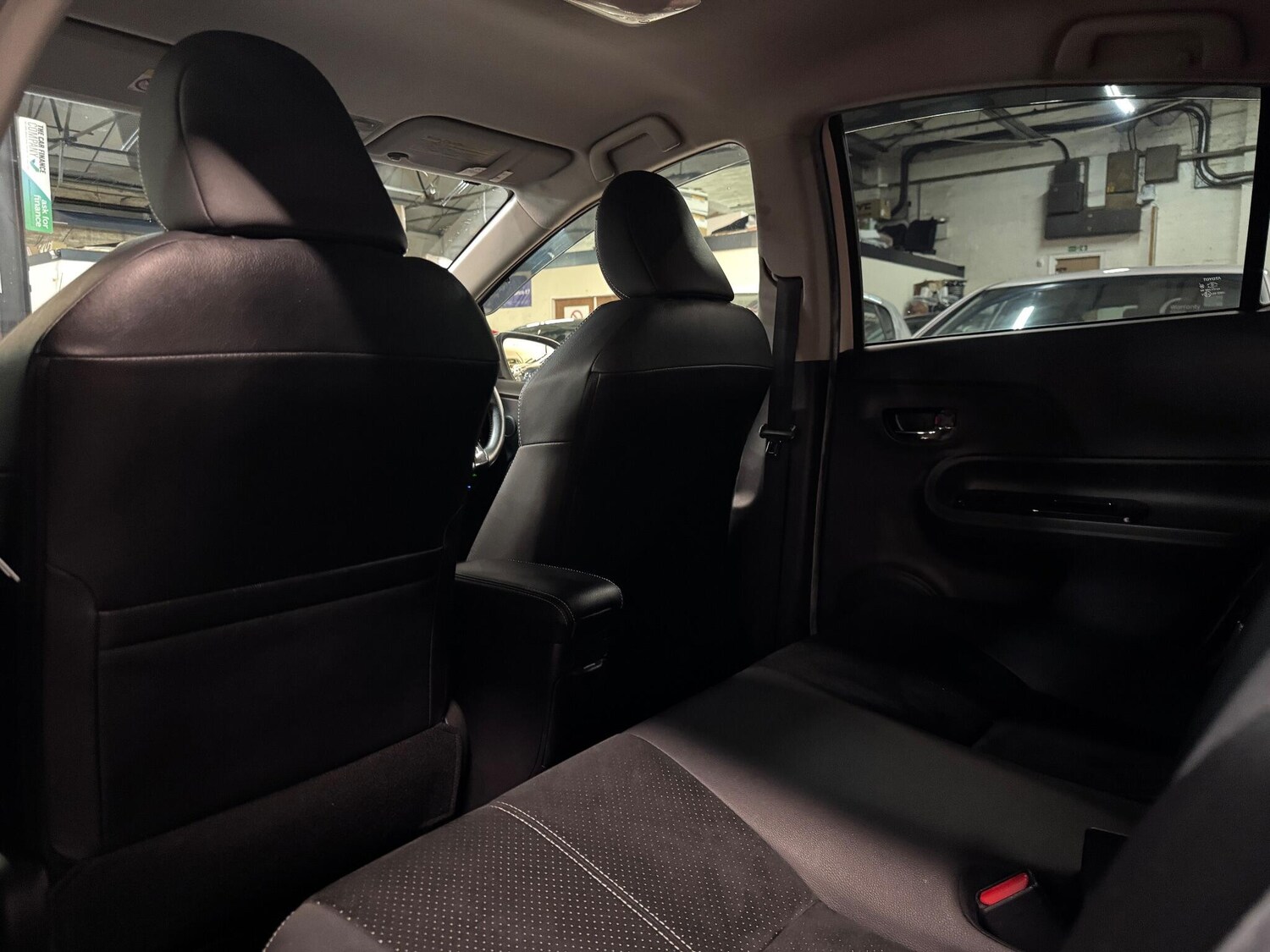 Used Toyota Aqua for sale - 76476560: Photo 29