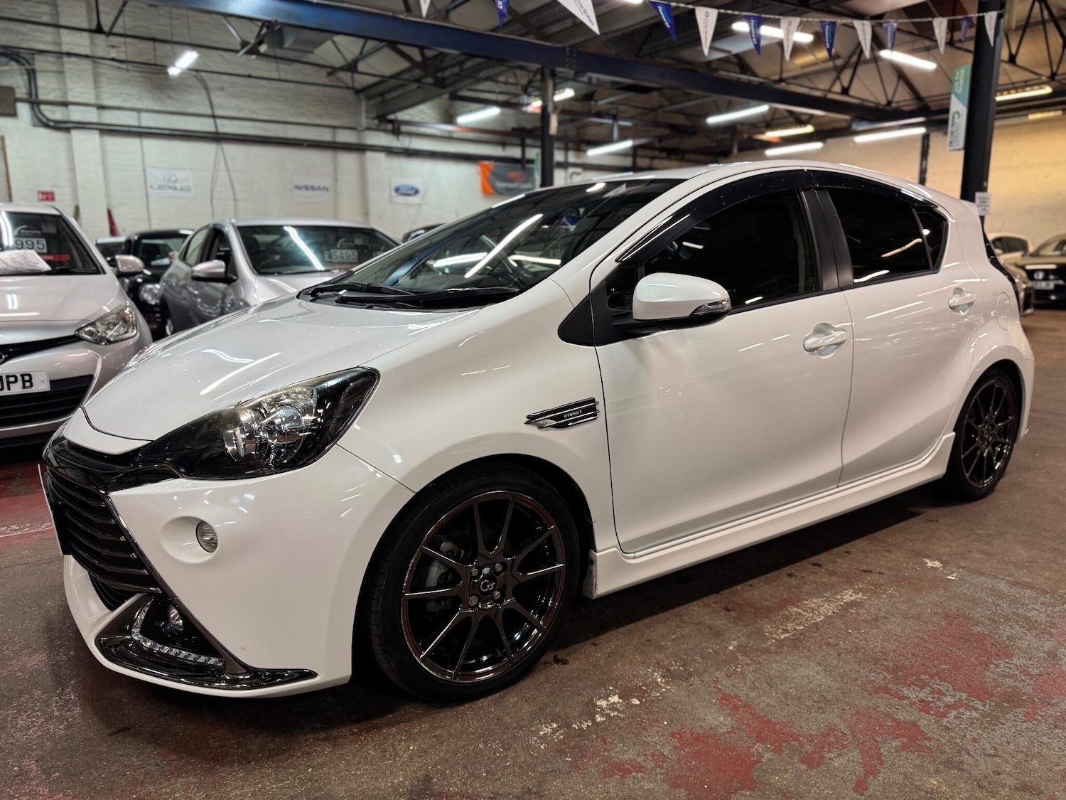 Used Toyota Aqua for sale - 76476560: Photo 3