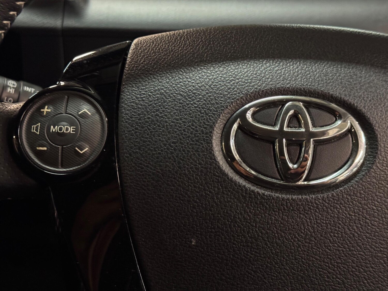 Used Toyota Aqua for sale - 76476560: Photo 34