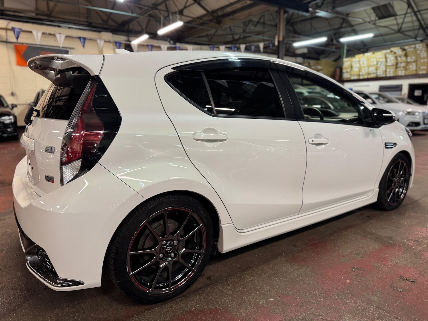 Used Toyota Aqua for sale - 76476560: Photo 6