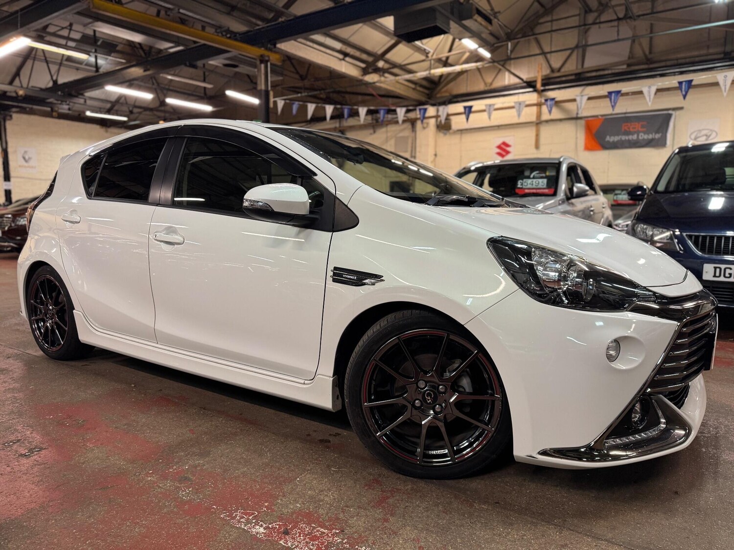 Used Toyota Aqua for sale - 76476560: Photo 7