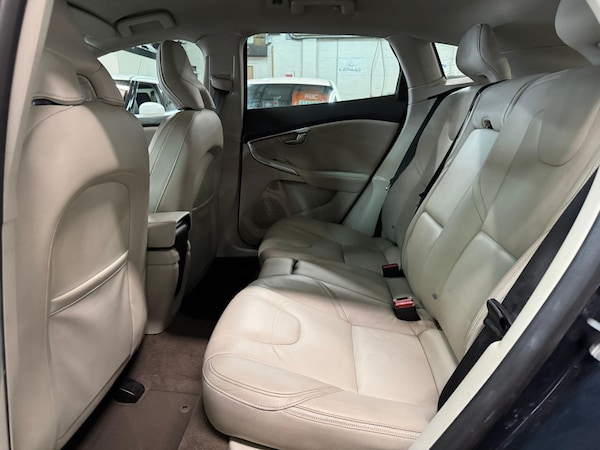 Used Volvo V40 Cross Country for sale - 75577910: Photo 26