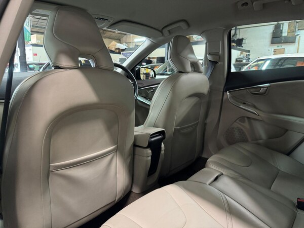Used Volvo V40 Cross Country for sale - 75577910: Photo 28