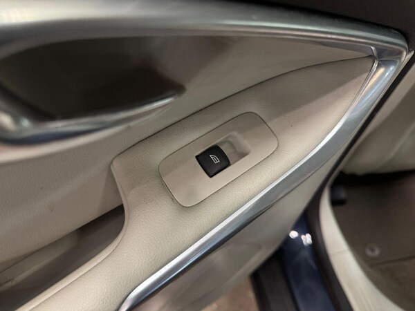Used Volvo V40 Cross Country for sale - 75577910: Photo 32