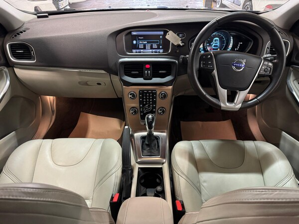 Used Volvo V40 Cross Country for sale - 75577910: Photo 33