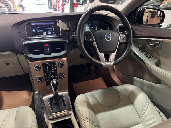 Used Volvo V40 Cross Country for sale - 75577910: Photo 34