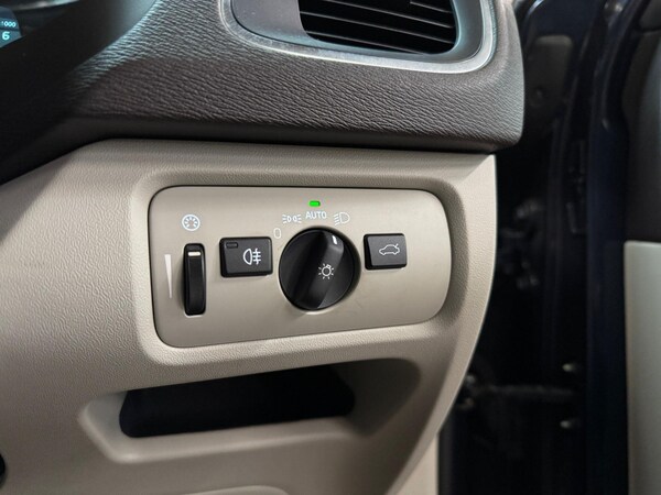 Used Volvo V40 Cross Country for sale - 75577910: Photo 39