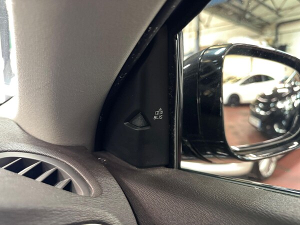Used Volvo V40 Cross Country for sale - 75577910: Photo 40