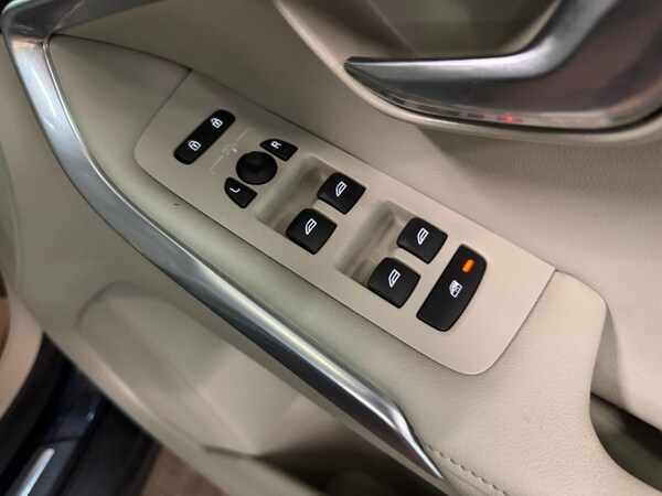 Used Volvo V40 Cross Country for sale - 75577910: Photo 41