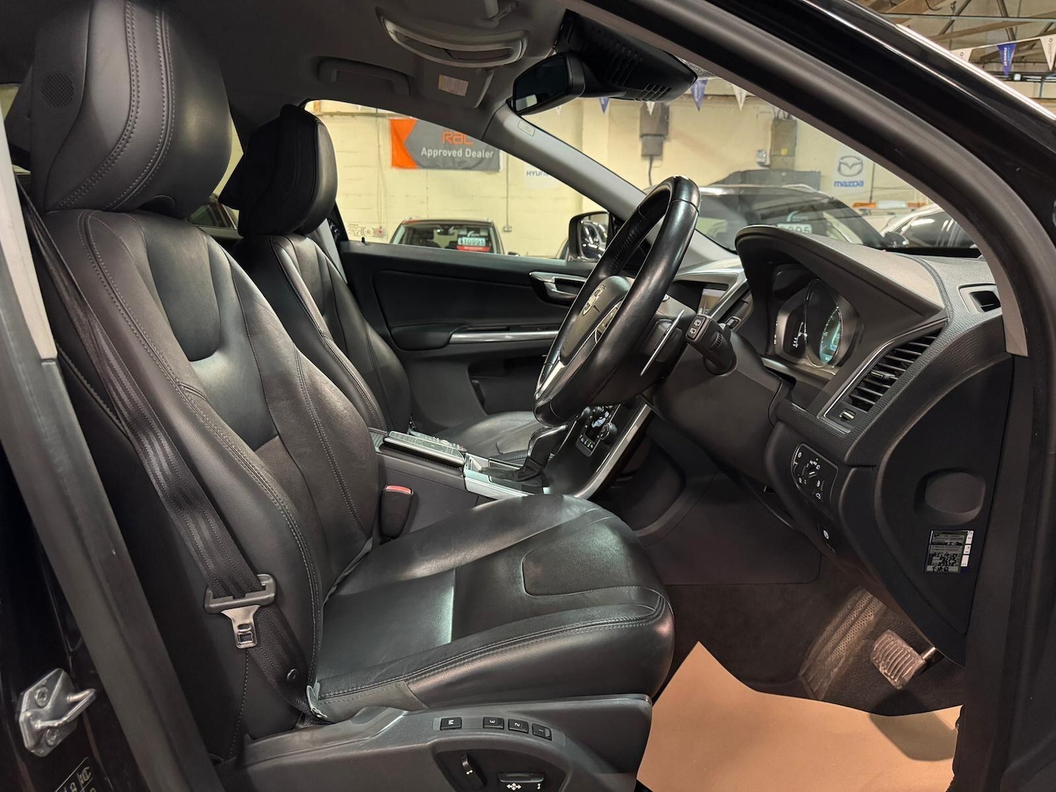 Used Volvo XC60 2025 for sale - 76608234: Photo 17