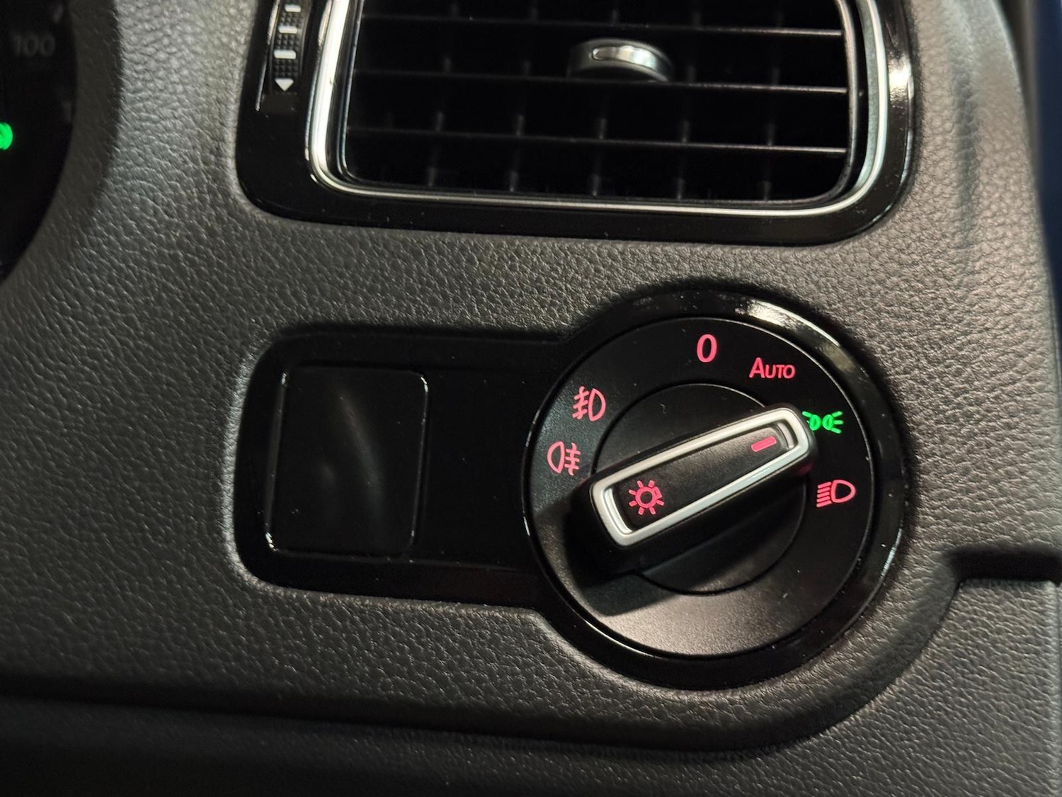 Used Volkswagen Polo 2015 for sale - 76689331: Photo 38