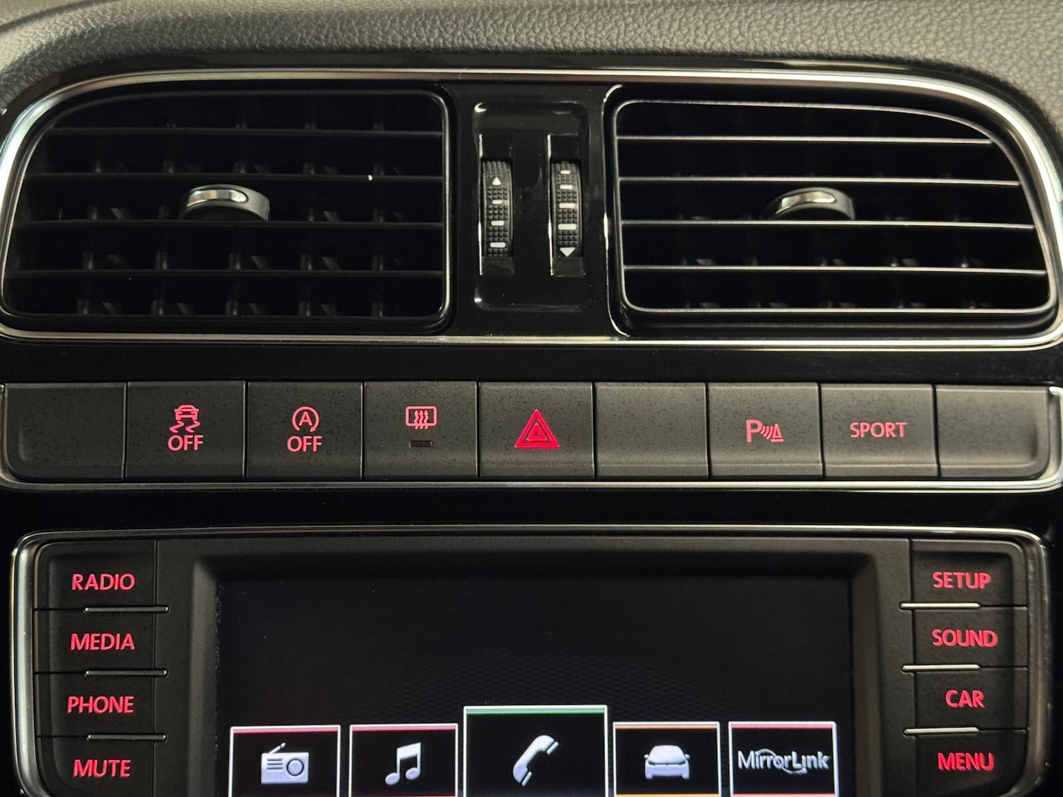 Used Volkswagen Polo 2015 for sale - 76689331: Photo 41