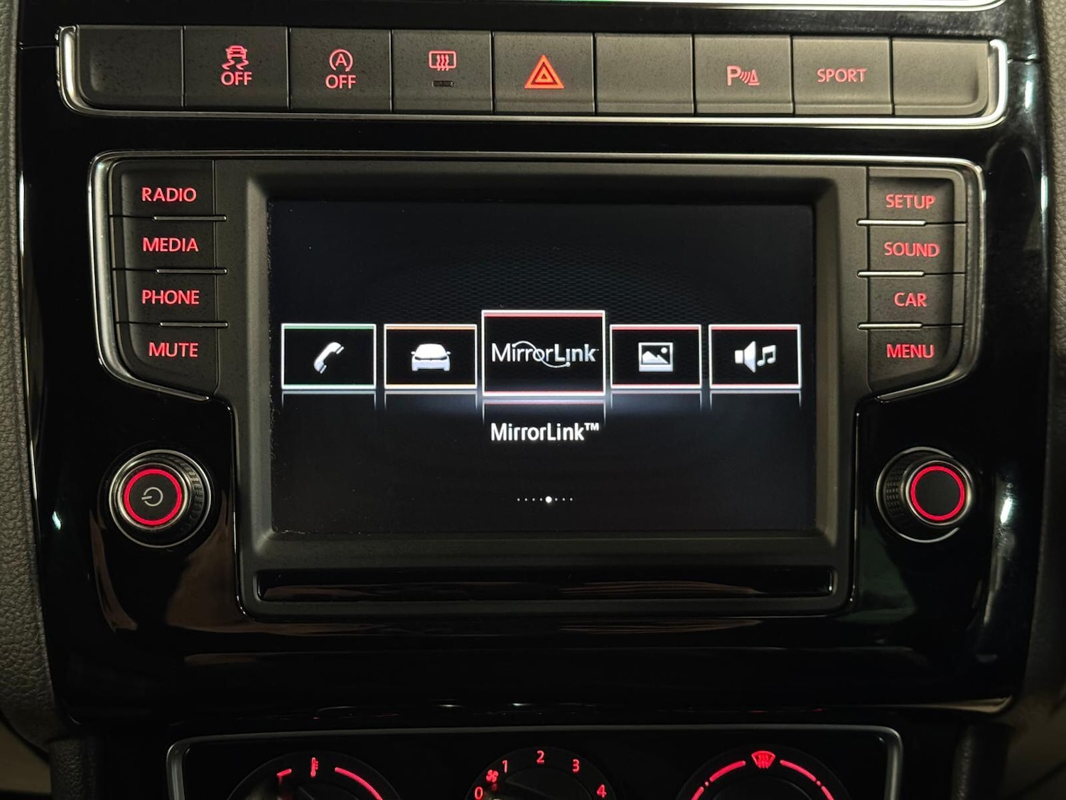 Used Volkswagen Polo 2015 for sale - 76689331: Photo 42