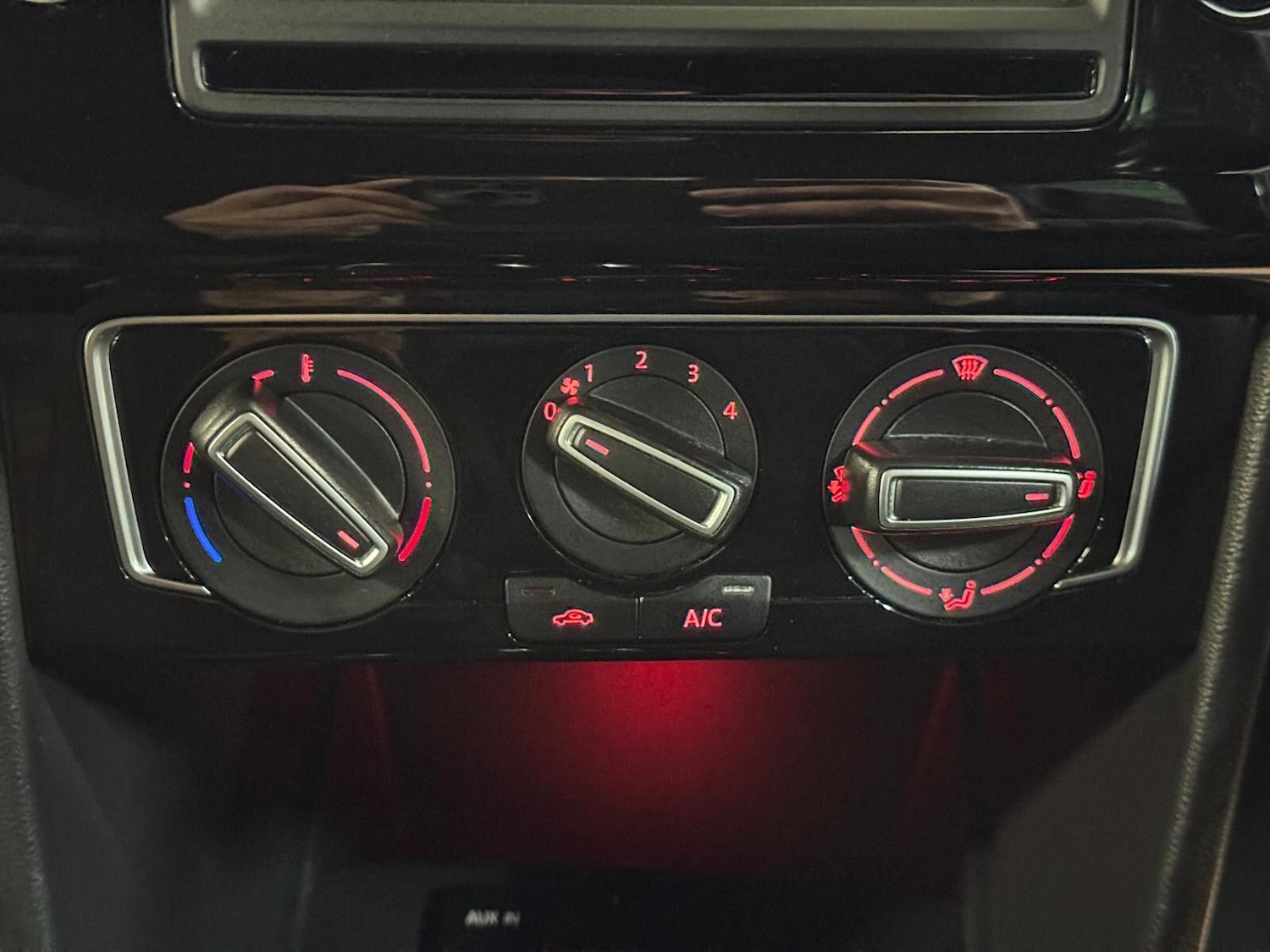 Used Volkswagen Polo 2015 for sale - 76689331: Photo 45